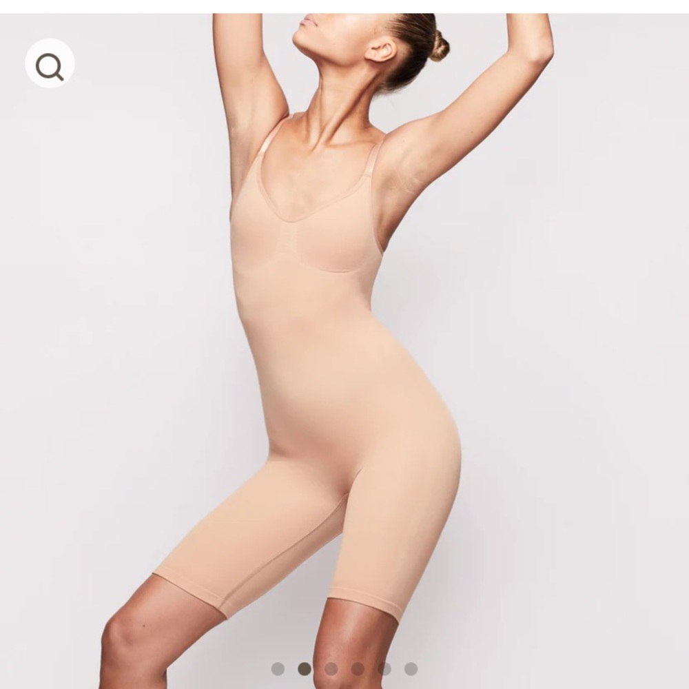 SKIMS SCULPTING BODYSUIT MID THIGH W. OPEN GUSSET